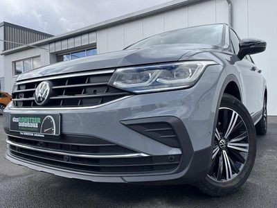 Gebraucht VW Tiguan United 150 PS (110 kW) 2021 Mondsteingrau SUV