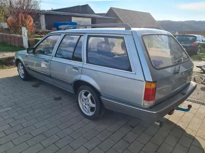 Gebraucht Opel Rekord 125 PS (91 kW) 1983 Blau Kombi