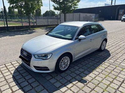Gebraucht Audi A3 Attraction 122 PS (89 kW) 2013 Silber Limousine