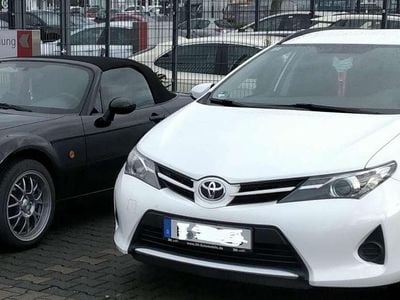 Gebraucht Toyota Auris 99 PS (72 kW) 2013 Weiß Kombi