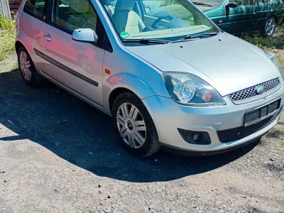 Gebraucht Ford Fiesta 70 PS (51 kW) 2007 Grau Kleinwagen