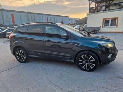 Usata Ford Kuga ST-Line 150 CV (110 kW) 2019 Verde SUV