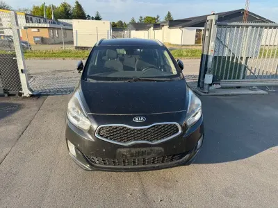 Używany Kia Carens Spirit 136 KM (100 kW) 2015 Czarny Minivan
