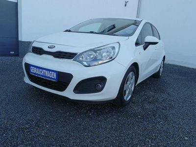 Gebraucht Kia Rio FIFA World Cup Edition 109 PS (80 kW) 2015 Weiß Kleinwagen