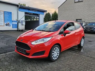 Gebraucht Ford Fiesta Trend 60 PS (44 kW) 2016 Rot Kleinwagen