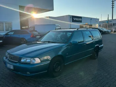 Usata Volvo V70 140 CV (102 kW) 1998 Blu Station wagon