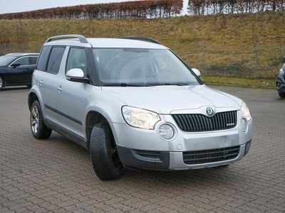 Second-hand Skoda Yeti GreenLine 105 CP (77 kW) 2012 Argintiu SUV