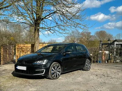 Second-hand VW Golf VII GTE 150 CP (110 kW) 2015 Negru Berlinǎ