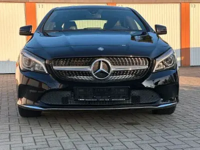 Gebraucht Mercedes CLA180 Urban 122 PS (89 kW) 2016 Schwarz Limousine