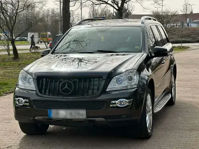 Używany Mercedes GL420 306 KM (225 kW) 2009 Czarny SUV