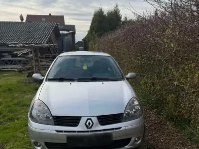 Używany Renault Clio II 2005 Srebrny Hatchback