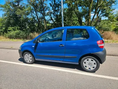 Gebraucht VW Fox 60 PS (44 kW) 2011 Blau Kleinwagen