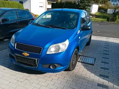 Second-hand Chevrolet Aveo 84 CP (61 kW) 2010 Albastru Hatchback