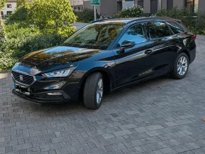 Używany Seat Leon Style 150 KM (110 kW) 2021 Czarny Kombi
