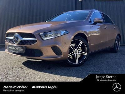 Rosegold (metallic) Gebraucht 2022 Mercedes A250 Limousine | 29.939 € (Etwas zu teuer)