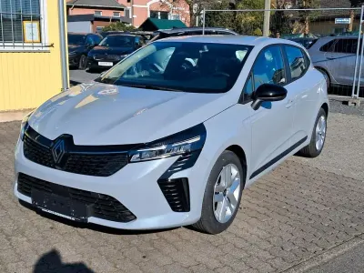 Uusi Renault Clio V 91 HP (66 kW) 2026 Harmaa Sedan