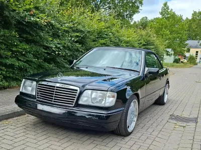 Gebraucht Mercedes 300 220 PS (161 kW) 1993 Schwarz Cabrio