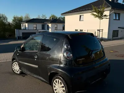 Gebraucht Citroën C1 68 PS (50 kW) 2012 Schwarz Kleinwagen