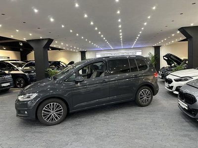 Uranograu Gebraucht 2024 VW Touran Sound Van / Kleinbus | 31.500 € (Etwas zu teuer)