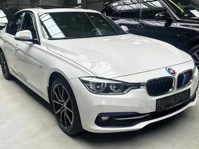 Gebraucht BMW 330 Sport Line 258 PS (189 kW) 2018 Alpinweiss iii Limousine