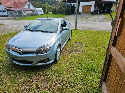 Używany Opel Tigra 125 KM (91 kW) 2005 Niebieski Kabriolet