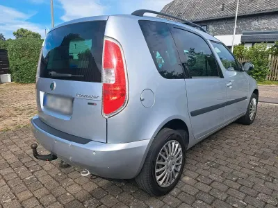 Gebraucht Skoda Roomster 105 PS (77 kW) 2009 Silber Van / Kleinbus