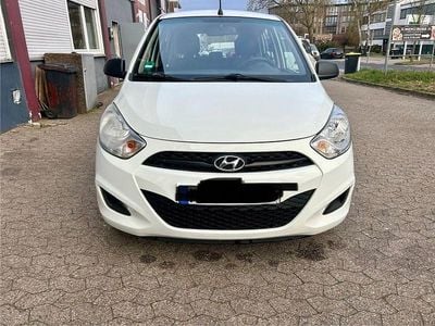 Gebraucht Hyundai i10 Edition 69 PS (50 kW) 2013 Weiß Kleinwagen