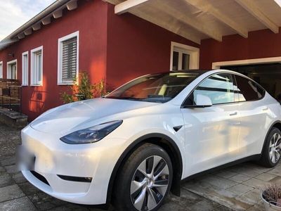 gebraucht Tesla Model Y Long Range Dual Motor AWD nur 4500 km NEUWERTIG