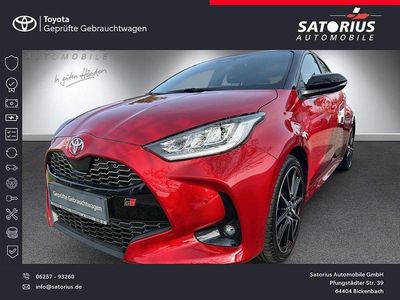 Gebraucht Toyota Yaris Hybrid Sport 131 PS (96 kW) 2024 Karminarot metallic, dach schwarz Limousine