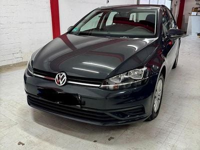 Usata VW Golf VII 85 CV (62 kW) 2018 Andere farben Berlina