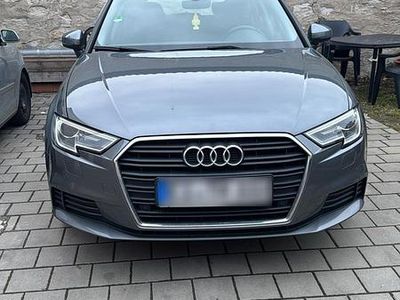 Gebraucht Audi A3 150 PS (110 kW) 2018 Grau Limousine