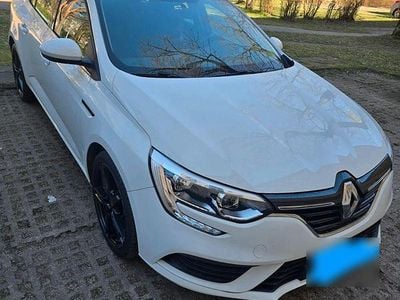 Gebraucht Renault Mégane GrandTour Life 116 PS (85 kW) 2019 Weiß Kombi