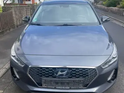 Gebraucht Hyundai i30 120 PS (88 kW) 2017 Blau Limousine
