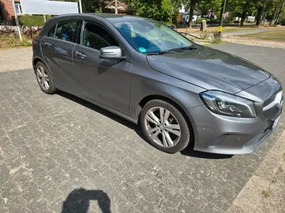 Gebraucht Mercedes A180 Style 122 PS (89 kW) 2016 Grau Kleinwagen