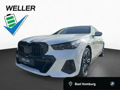 Gebraucht BMW 550e M Sport 489 PS (359 kW) 2025 Alpinweiss iii (weiß) Kombi