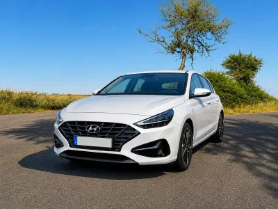 Gebraucht Hyundai i30 Trend 160 PS (117 kW) 2023 Weiß Limousine