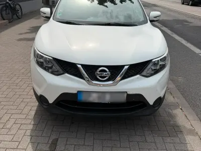 Gebraucht Nissan Qashqai 116 PS (85 kW) 2015 Weiß SUV