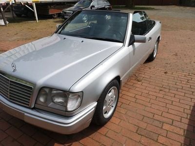 Silber Gebraucht 1996 Mercedes 200 Cabrio | 11.900 €