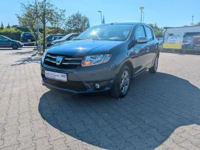 Gebraucht Dacia Sandero Celebration 90 PS (66 kW) 2015 Blau Limousine