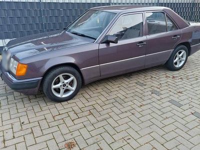 Gebraucht Mercedes 200 75 PS (55 kW) 1992 Violet Limousine