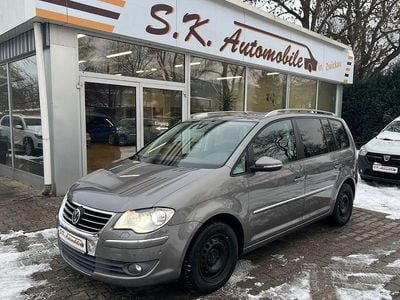 Grau Gebraucht 2009 VW Touran Highline Van / Kleinbus | 5.990 € (Etwas zu teuer)