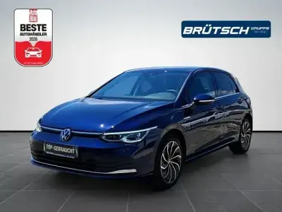 Gebraucht VW Golf VIII Style 150 PS (110 kW) 2022 Atlantic blue metallic Limousine
