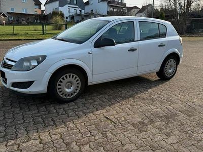Weiß Gebraucht 2009 Opel Astra Limousine | 1.999 € (Fairer Preis)