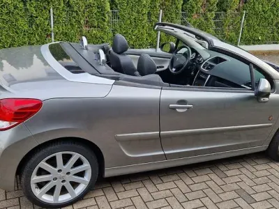 Gebraucht Peugeot 207 CC Roland Garros 111 PS (81 kW) 2010 Grau Cabrio