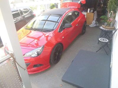 Rot Gebraucht 2012 Opel Astra GTC Coupé | 6.750 €