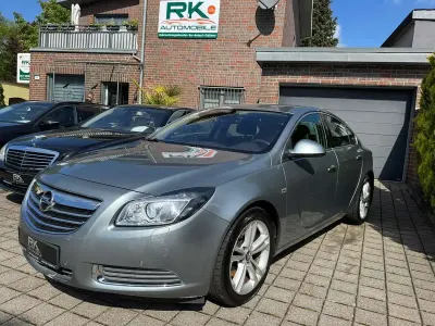 Gebraucht Opel Insignia Cosmo 179 PS (131 kW) 2010 Silbersee/perl silber (m2) Limousine