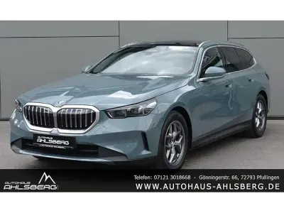 Gebraucht BMW 520 Sport Line 197 PS (144 kW) 2025 Cape york gruen Kombi