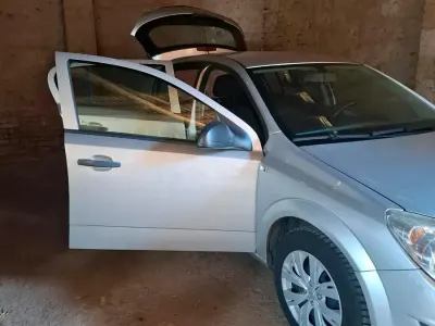 Gebraucht Opel Astra 90 PS (66 kW) 2009 Silber Limousine