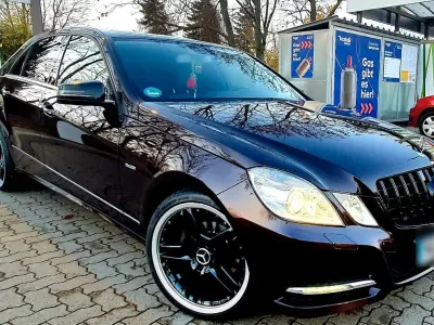 Gebraucht Mercedes E200 Avantgarde 184 PS (135 kW) 2010 Braun Limousine