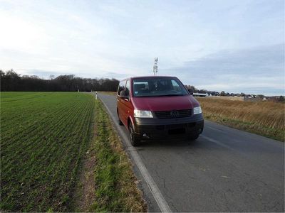 Usata VW Caravelle 131 CV (96 kW) 2004 Rosso Furgone